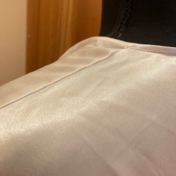 White Satiny Robe - Picture 4 of 12